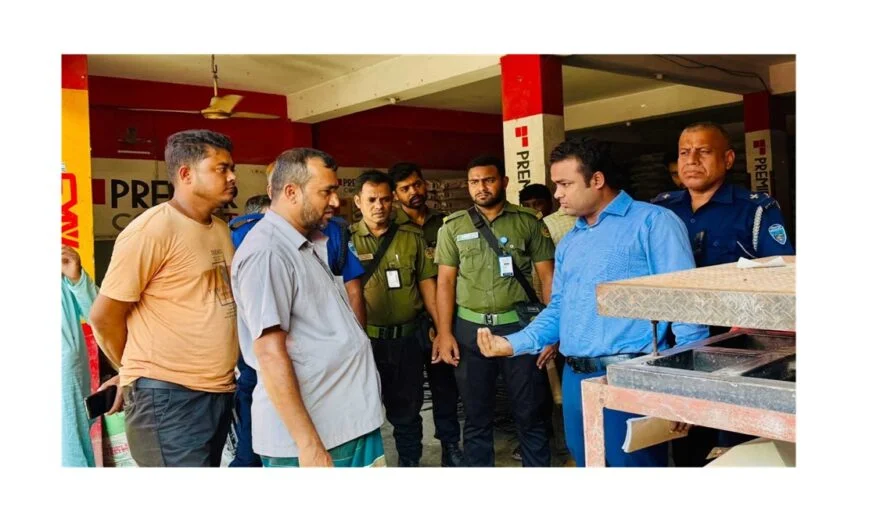 মতলবে অবৈধ বালু ব্যবসায়ীসহ দু’জনকে দেড় লাখ টাকা জরিমানা