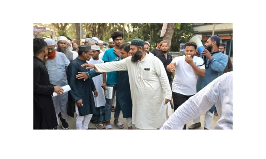 ফরিদগঞ্জ চরদুঃখিয়ায় দাড়িপাল্লার প্রার্থী মাওঃ বিল্লাল হোসাইন মিয়াজীর গণসংযোগ