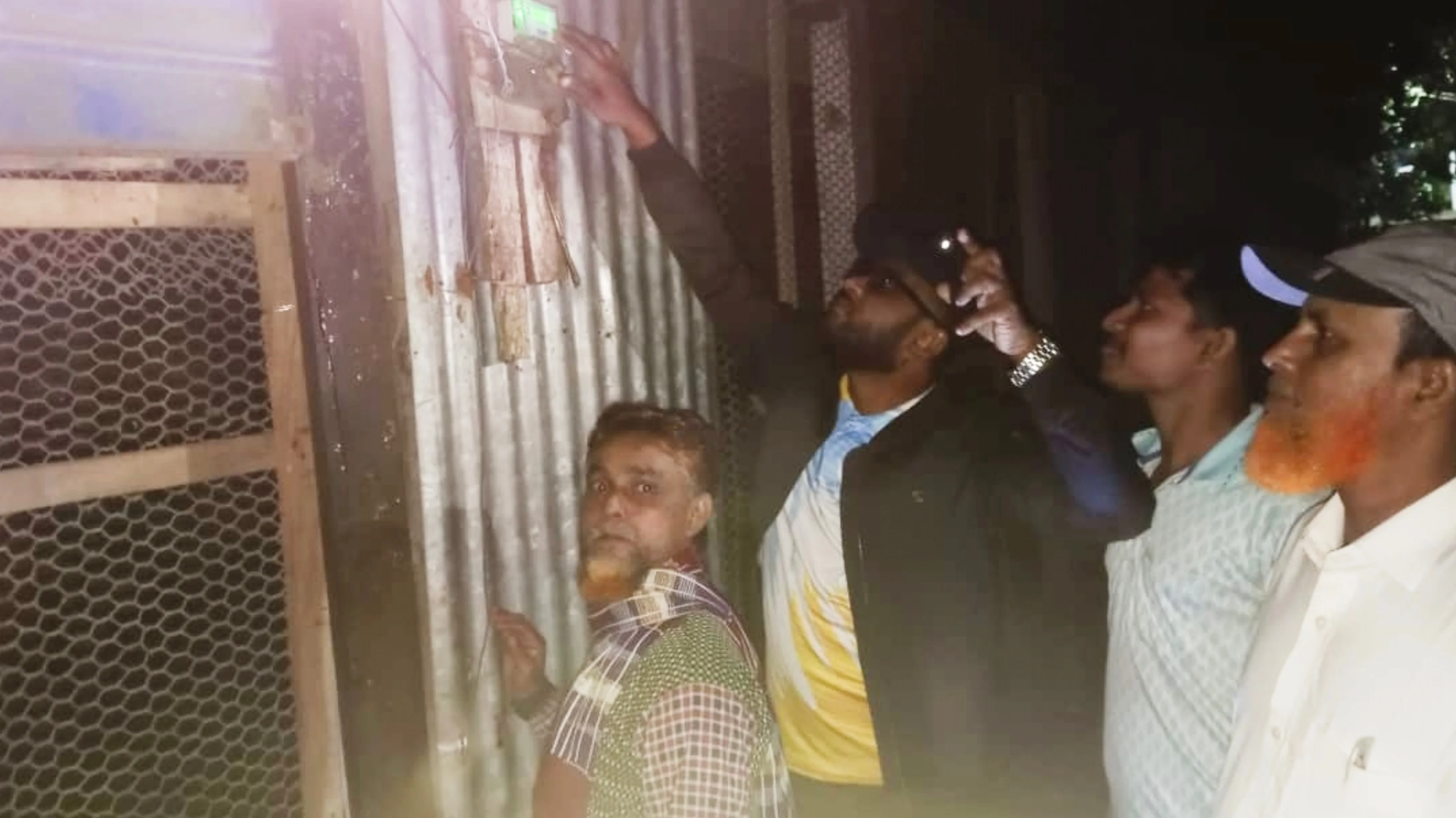 মতলবে অবৈধ বিদ্যুৎ ব্যবহার রোধে পল্লী বিদ্যুতের নৈশ অভিযান