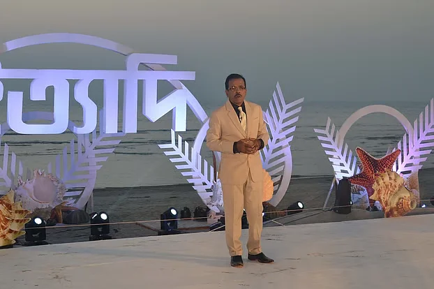 হাসি–গান–গল্প নিয়ে আজ ফিরছে কক্সবাজারের সেই ‘ইত্যাদি’