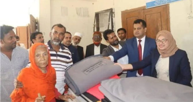 মতলব উত্তরে অসহায় ও দুঃস্থ পরিবারের মাঝে কম্বল বিতরণ