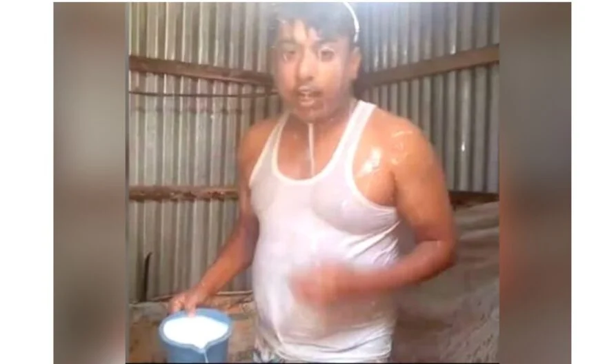 মতলব উত্তরে দুধ দিয়ে গোসল করে রাজনীতি ছাড়লেন যুবদল নেতা
