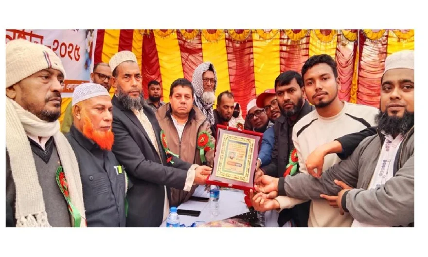 হাজীগঞ্জে অবসরপ্রাপ্ত ৮ শিক্ষককে নাগরিক সংবর্ধনা