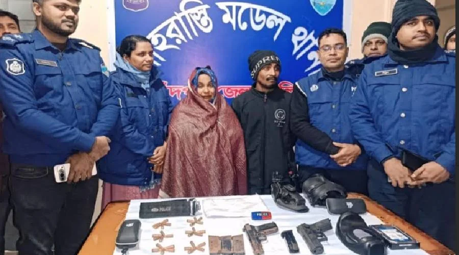 শাহরাস্তিতে দুটি পিস্তল ৩০ রাউন্ড গুলিসহ আটক ২