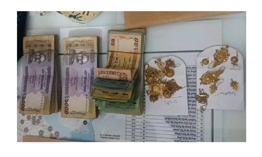 মতলব উত্তরে পরিত্যক্ত অবস্থায় নগদ টাকা ও ১১ লাখ টাকার স্বর্ণালংকার উদ্ধার