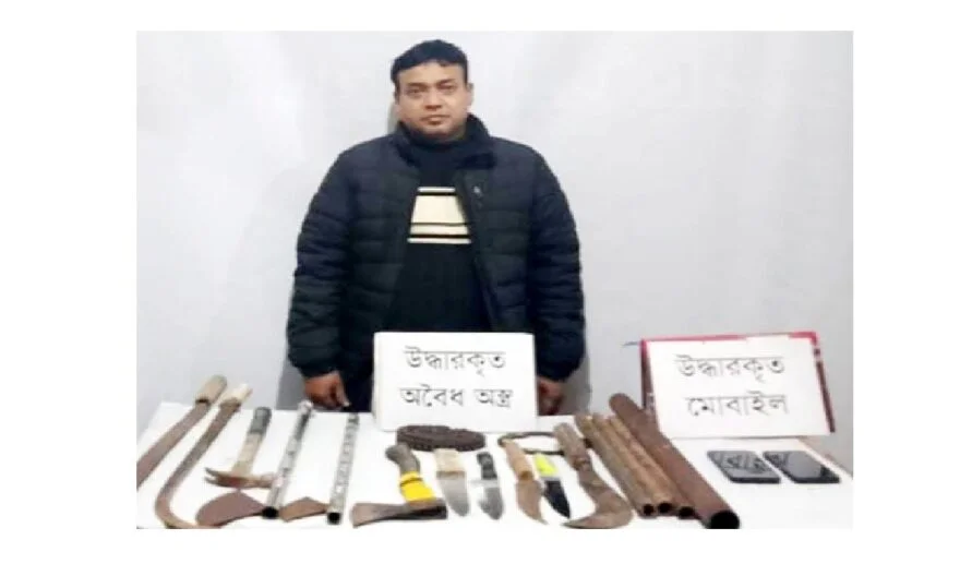 যৌথ বাহিনী অভিযানে ফরিদগঞ্জে বিপুল পরিমাণ দেশীয় অস্ত্রসহ আটক-১