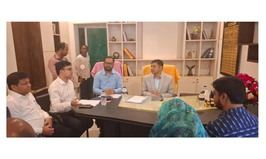 ফরিদগঞ্জে পৌরসভা ও উপজেলা ভূমি অফিস পরিদর্শণে বিভাগীয় কমিশনার
