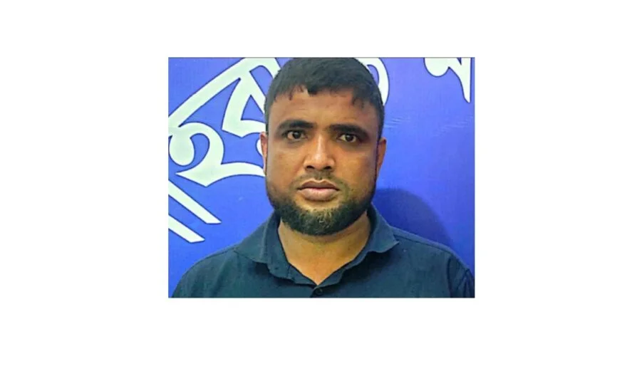 শাহরাস্তিতে ২৩ মামলার পলাতক আসামি ‘মাদক সম্রাট’ খোরশেদ আটক