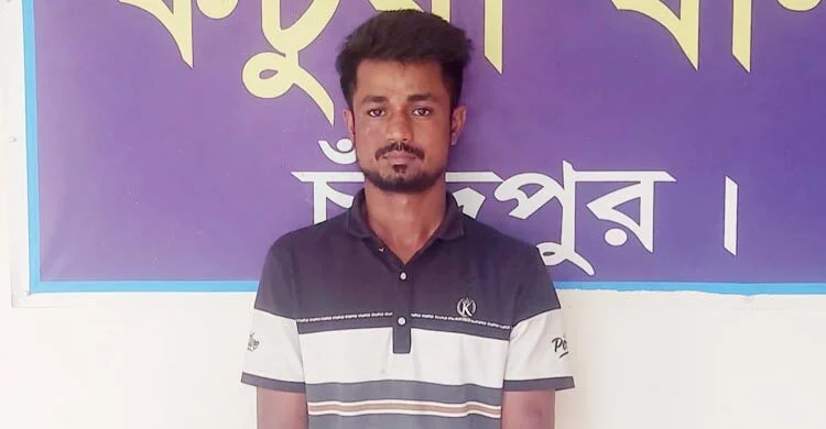 চাঁদপুরে ইউএনওর গানম্যানের কাছে ইয়াবা