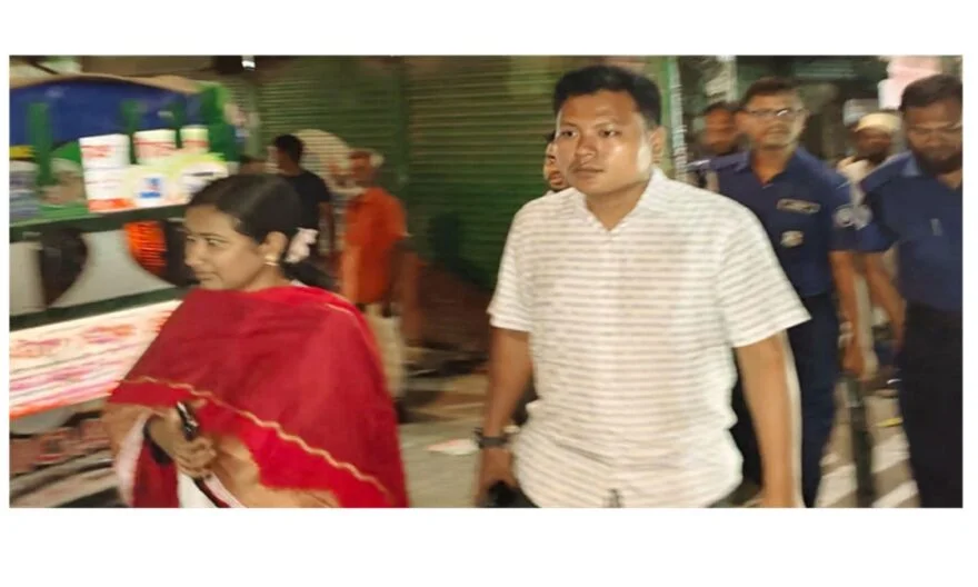 সন্ধ্যা ৭টার মধ্যে শপিংমল ও দোকানপাট বন্ধে শাহরাস্তিতে ইউএনও’র কঠোর তদারকি