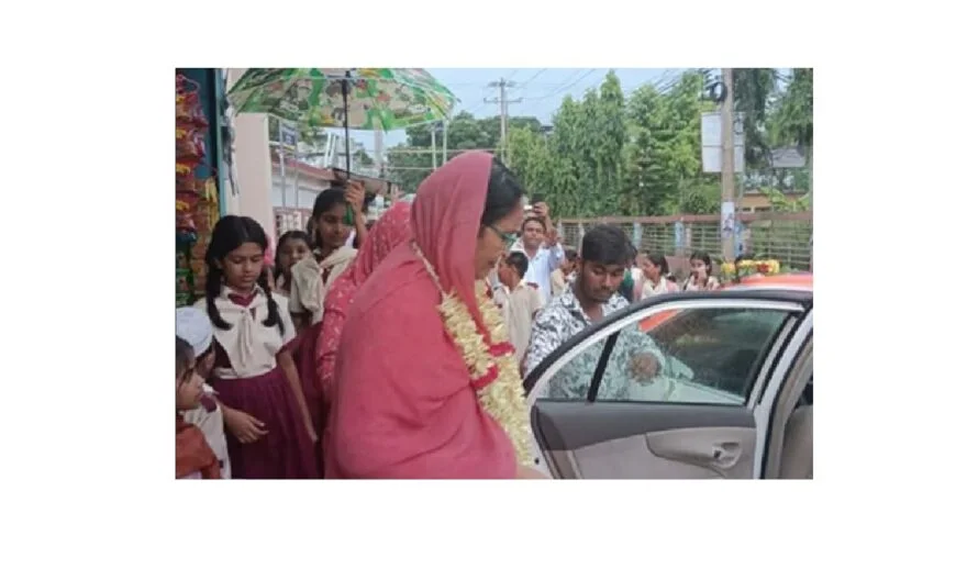 মতলব দক্ষিণে কর্মজীবন শেষে শিক্ষিকা সামচুন নাহার লাকীকে রাজকীয় বিদায়