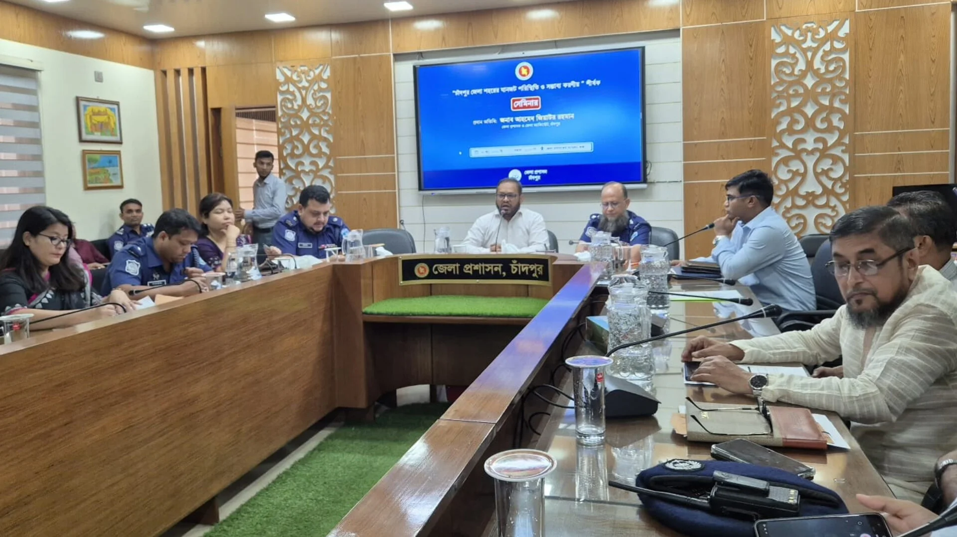 চাঁদপুরের প্রধান সমস্যা যানজট নিরসনে নানা প্রস্তাব অংশীজনদের : বাস স্ট্যান্ড ও কোর্ট স্টেশন সরিয়ে নেয়া এবং ইচলীতে ব্রীজ নির্মাণ বিষয়ে ঐকমত্য