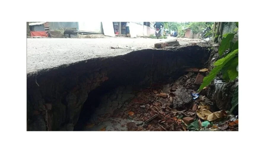 হাইমচর চরভৈরবীর প্রধান সড়কে সুড়ঙ্গ ॥ দুর্ঘটনার আশঙ্কা