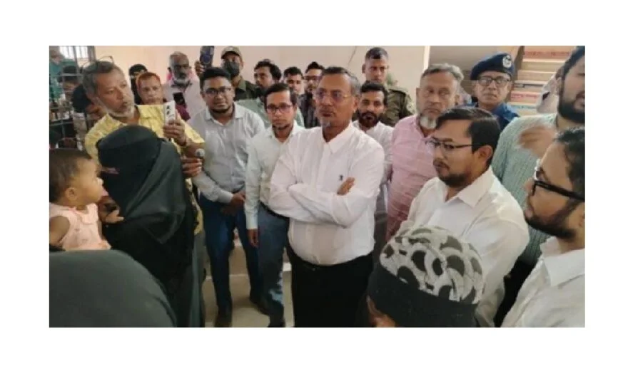 হাজীগঞ্জ স্বাস্থ্য কমপ্লেক্সে রোগীদের খোঁজখবর নিলেন ইঞ্জি. মমিনুল হক এমপি
