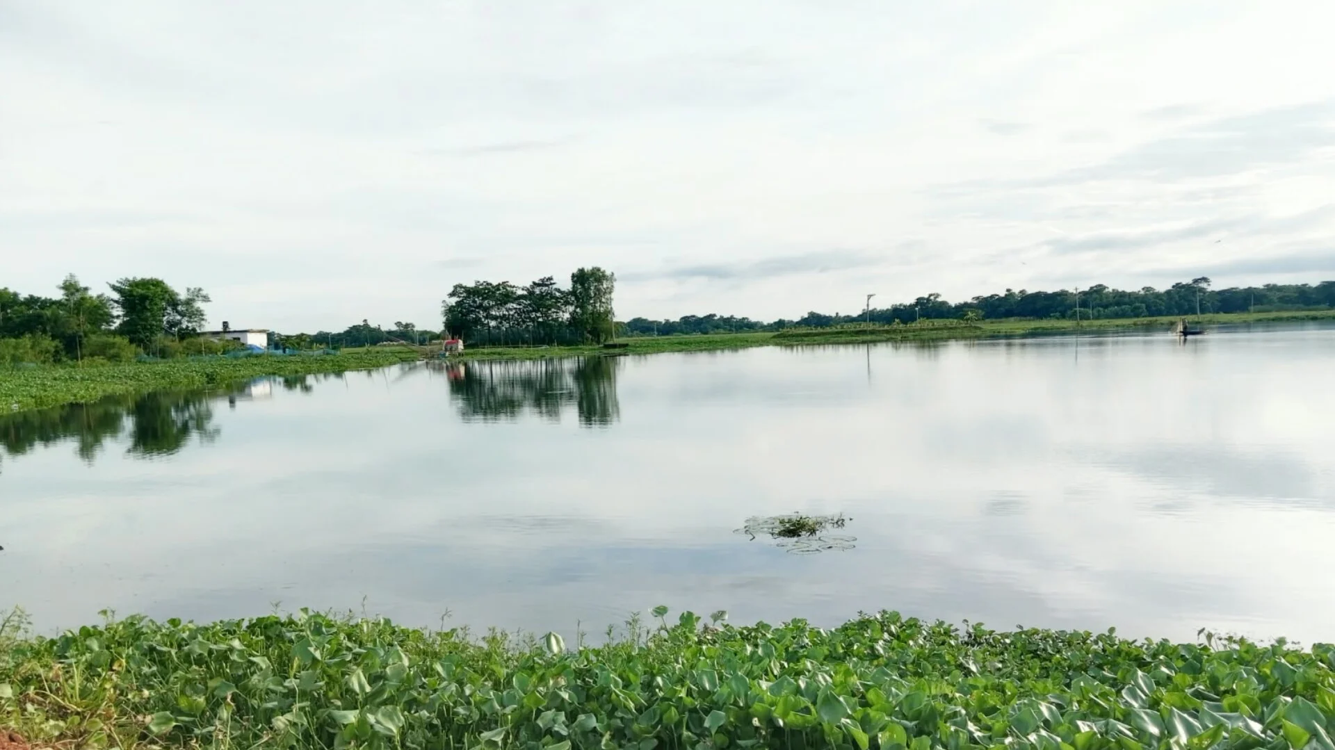এমপির নির্দেশে মোল্লা খোড়ে স্টেডিয়াম নির্মাণে হবে সমীক্ষা : হাজীগঞ্জে খেলাধুলার পাশাপাশি খুলবে পর্যটন ও কর্মসংস্থানের দুয়ার