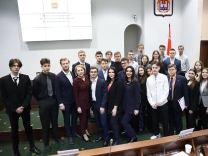 Молодогвардейцы Калининградской области приняли участие в заседании Молодёжного парламента региона