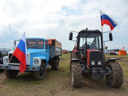 Тракторист «Мираторга» случайно скосил рапс агрария с немецкими корнями