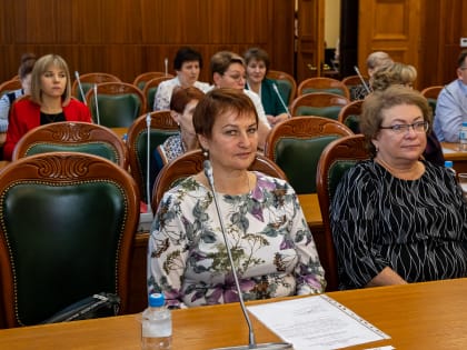 Чествование работников избирательной системы региона продолжается