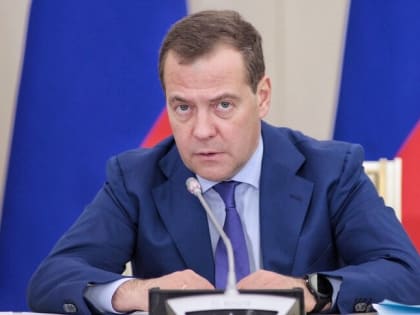 Путин назначил Медведева своим первым заместителем в Военно-промышленной комиссии РФ