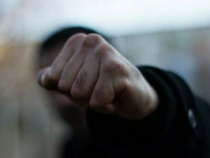 В магазине под Калининградом 15-летнему подростку сломали нос за матерную надпись на запотевшей дверце холодильника