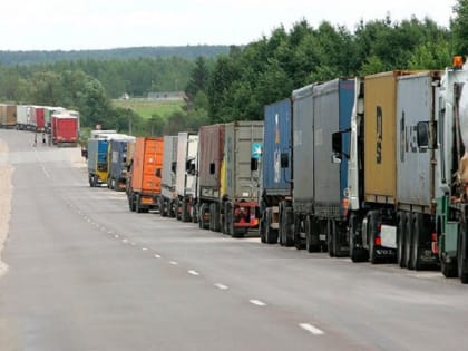 На таможенном посту «Чернышевское» опять образовались очереди из грузовиков