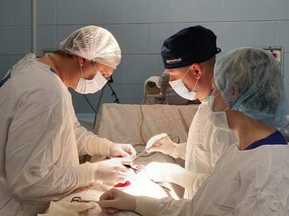 Калининградские хирурги спасли пациента, удалив опухоль размером с большой апельсин (фото)