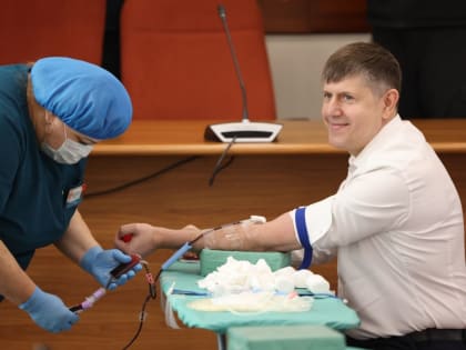 Единороссы приняли участие в донорской акции