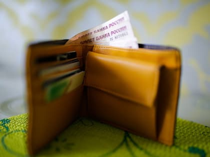 В Центробанке пояснили 10-процентное ослабление рубля по отношению к доллару в июне