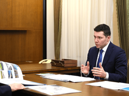 Алиханов доложил Путину о соцподдержке населения региона