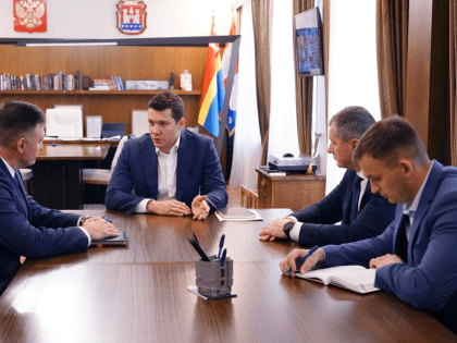 Губернатора смутил перевес девушек среди выпускников полицейского вуза