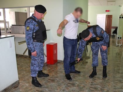 Приставы провели занятие в суде по обеспечению безопасности и действиям в условиях ЧС