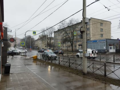 Очевидец: на перекрестке ул. Горького и Озерной не работает светофор, в домах нет света