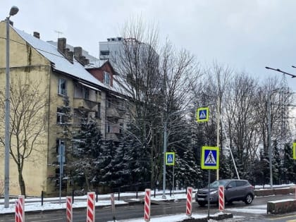 Двери заварили, газ отключили: на Галицкого полностью расселили дом, стоящий на пути нового моста (фото)