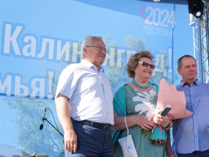 Семейный фестиваль «Моя Россия! Мой Калининград! Моя семья!» посетил глава города Олег Аминов и Мэр города Омска Сергей Шелест