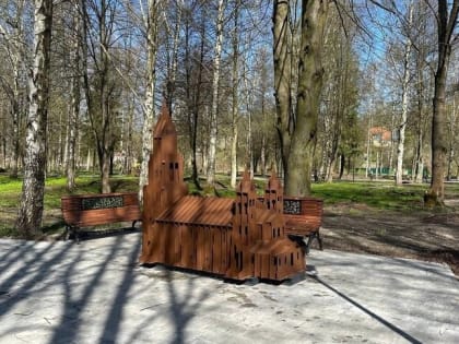 В парке Победы в Черняховске установили миниатюру собора Архангела Михаила (фото)