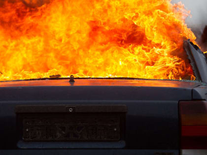 В Калининградской области за сутки сгорели BMW и микроавтобус