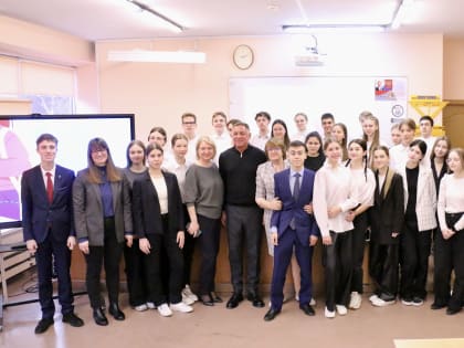 Депутаты городского Совета побывали в школах и провели для учеников уроки «Разговоры о важном»