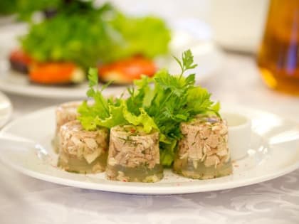 Калининградский Роспотребнадзор рассказал об вреде, который могут принести холодец и студень