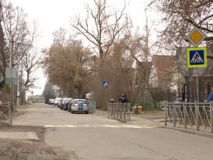 С сегодняшнего дня на улице Свердлова в Калининграде запретили остановку автотранспорта