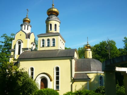 В храме поселка Железнодорожный в день памяти святых апостолов Петра и Павла прошел престольный праздник (фотолетопись).