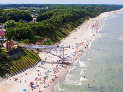 Чтобы оборудовать место сбора мусора на пляже потребовалось судебное решение