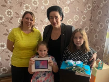 Елена Дятлова поздравила со Старым Новым годом калининградскую семью