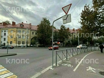 На Горького установили знаки, которые не мешают пешеходам и велосипедистам (фото)