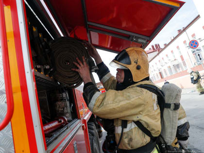 В Калининграде снова произошел пожар на территории бывшего ликёро-водочного завода