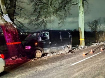 В Черняховске в припаркованный «Опель» въехал «БМВ», трое получили телесные повреждения