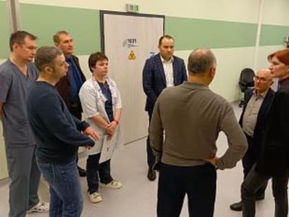 Группа специалистов из федеральных медицинских центров посетила онкологический центр Калининградской области