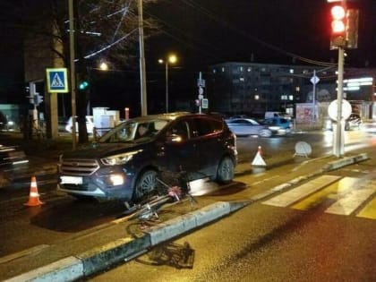 На Невского внедорожник сбил 47-летнего мужчину, который решил проехать по «зебре» на велосипеде