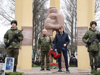 В Калининграде единороссы возложили цветы в память о россиянах, исполнявших служебный долг за пределами Отечества
