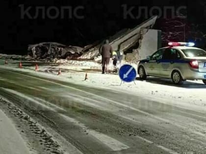 «Два пьяных молодых человека въехали в остановку, водитель погиб»: в Багратионовском районе ночью произошло смертельное ДТП (фото)