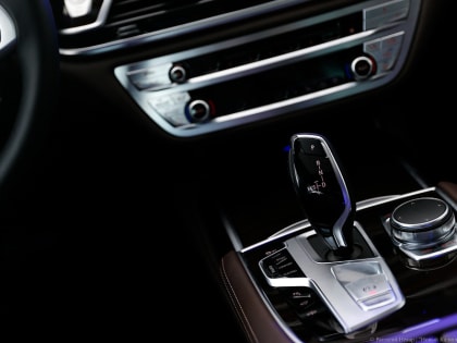 Выпуск легковых авто в РФ в 1-м квартале снизился почти в 3 раза в годовом выражении